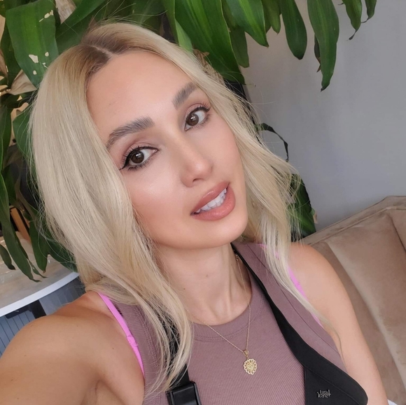 Meet your Posher, Amanda - Picture 1 of 1